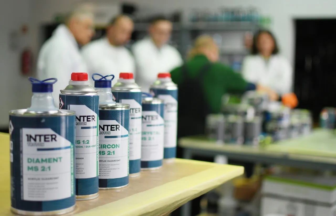 Jak w odpowiedniej temperaturze lakierować samochód, by uniknąć błędów?