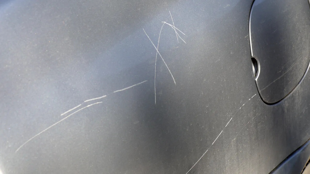 Jak lakierować samochód sprayem: uniknij najczęstszych błędów