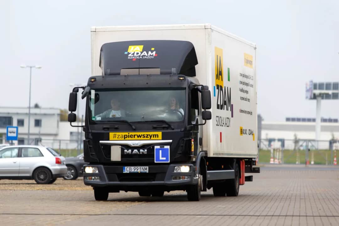Ile kosztuje prawo jazdy na ciężarówkę? Sprawdź ukryte wydatki!