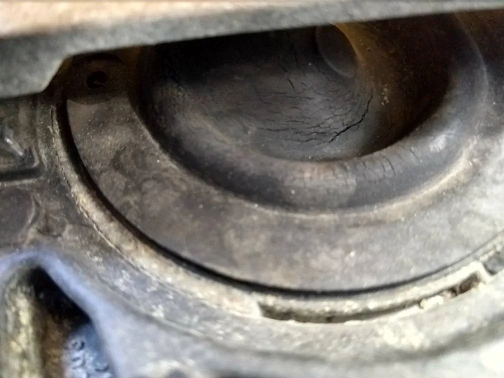 Jak działa poduszka olejowa silnika i dlaczego jest tak ważna?