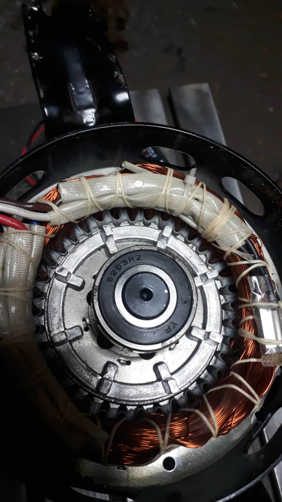 Jak podłączyć silnik okapu 3 biegowy - uniknij błędów w instalacji